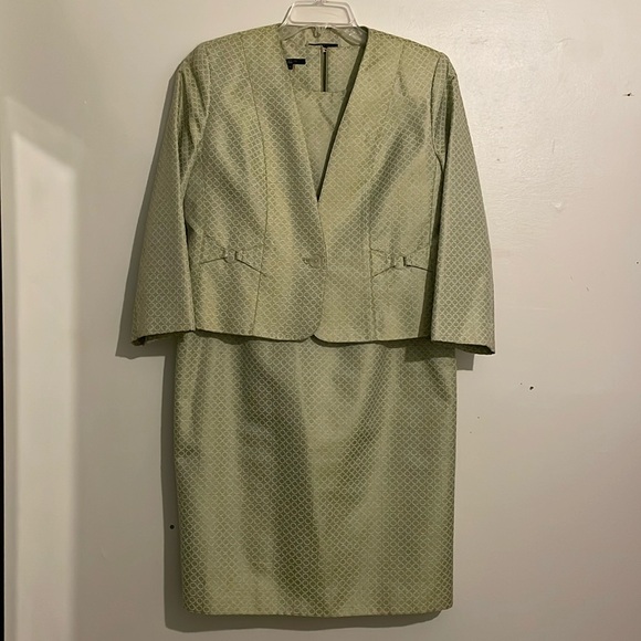 Henry Lee 2-Pc Dress Suit, Light Lime, Straight Line, 3/4 Sleeves, size 10P - Picture 1 of 16
